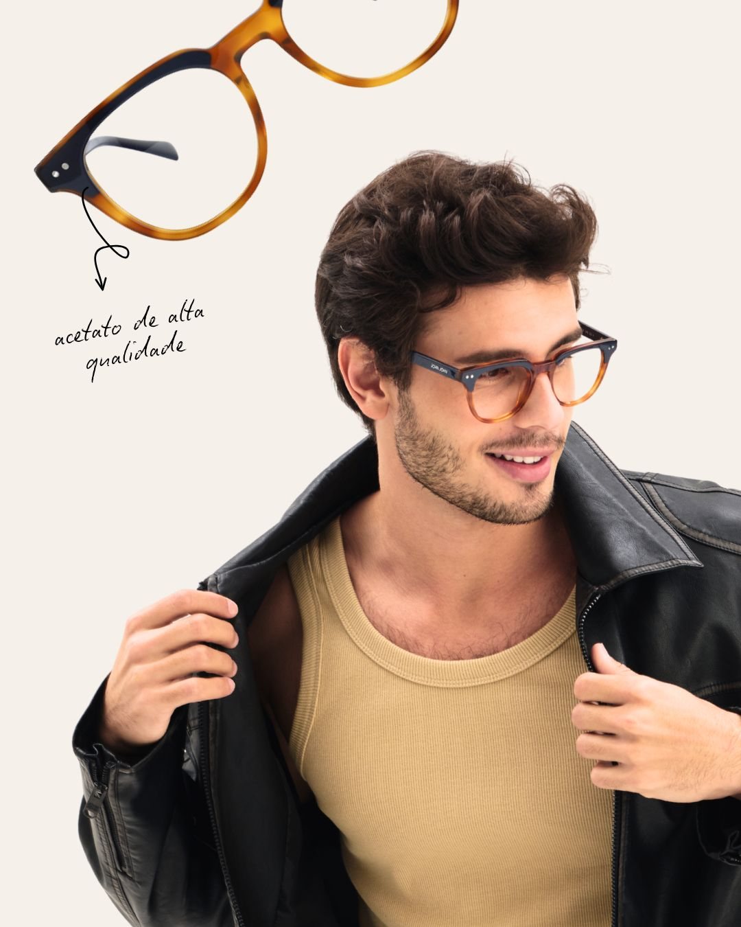 Homem usando óculos de grau tartaruga